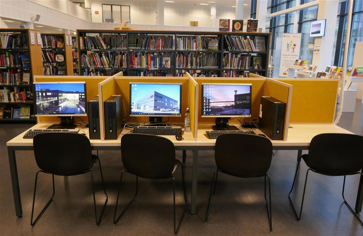 Datamaskiner bibliotek - Klikk for stort bilde